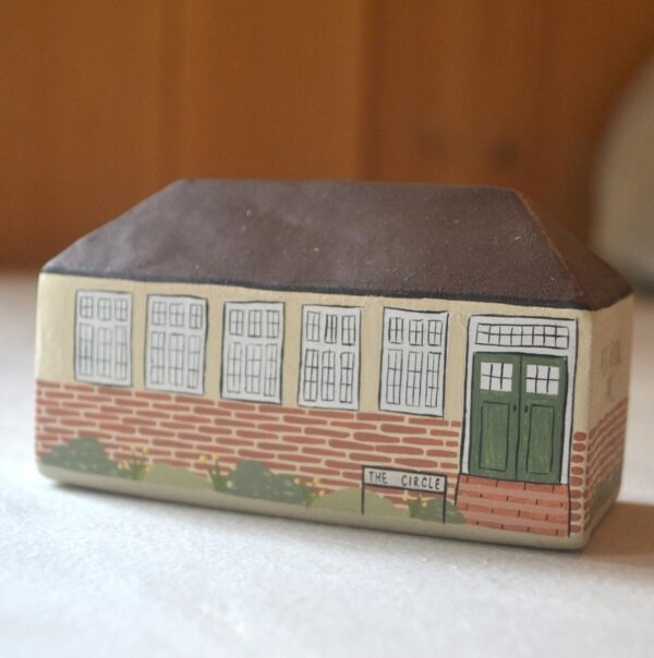Miniature clay Moor Pool Hall - Image 5