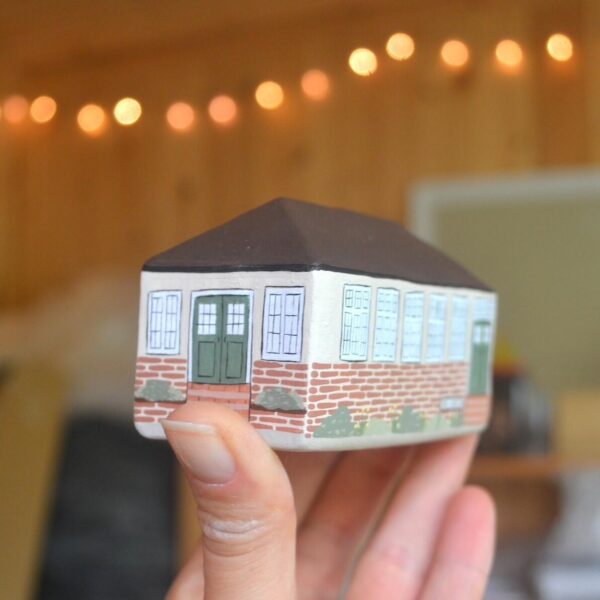 Miniature clay Moor Pool Hall - Image 2